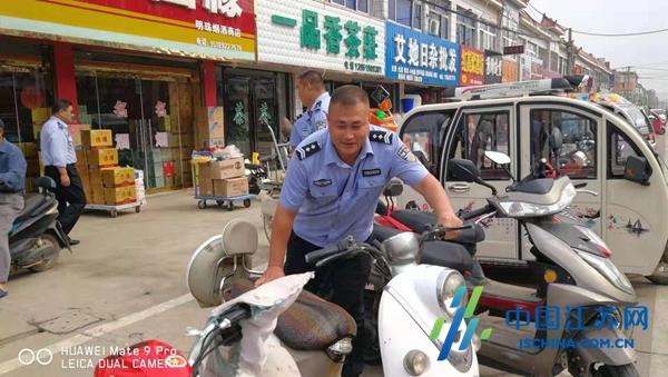 鹽城市響水縣陳家港城管大隊(duì)集中整治車輛停放秩序 保障道路安全暢通