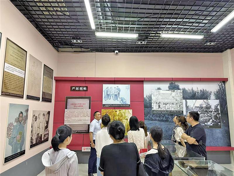 江蘇如皋退役軍人事務(wù)局開展“知敬畏、存戒懼、守底線”黨紀(jì)學(xué)習(xí)教育主題黨日活動